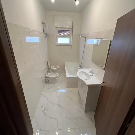 Appartamento Casa Vacanze 10 Posti Letto *
